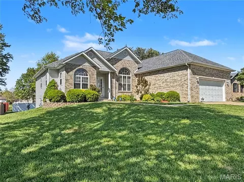 2645 Katrine Lake Dr, Belleville, IL 62221