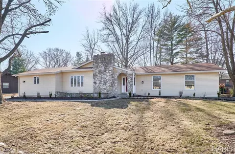 9 Savoy Dr, Lake Saint Louis, MO 63367