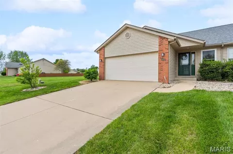 10954 Kentfield Dr, Lebanon, IL 62254