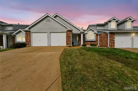 13305 Woodlake Village Ct E, Saint Louis, MO 63141