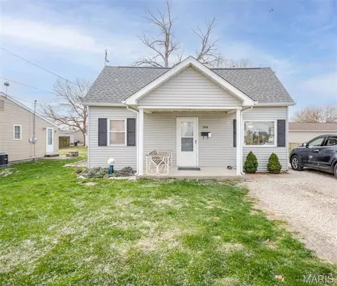 104 Hazel St, Jerseyville, IL 62052