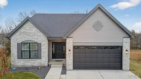 5 Challenger Ct, O'fallon, MO 63366