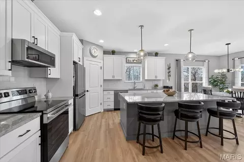 Kitchen - 5 Challenger Ct, O'fallon, MO 63366 photo 4 of 4