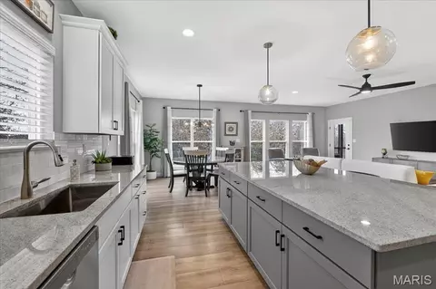 Kitchen - 5 Challenger Ct, O'fallon, MO 63366 photo 3 of 4
