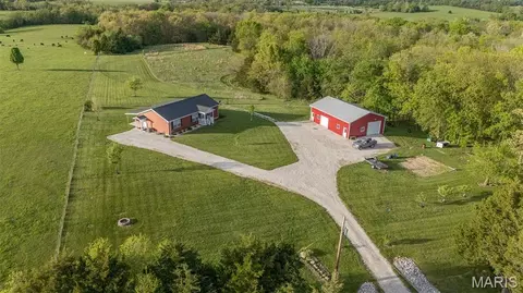 42046 Indiana Ln, Perry, MO 63462