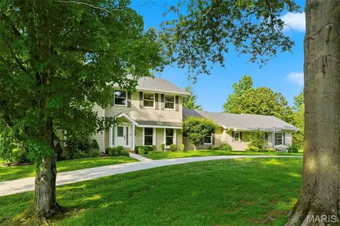 17141 Chaise Ridge Rd, Chesterfield, MO 63005