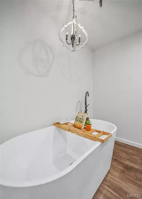 Bath - 622 Scottsvale Dr, Rolla, MO 65401 photo 2 of 6