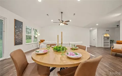 Dining - 622 Scottsvale Dr, Rolla, MO 65401 photo 2 of 2