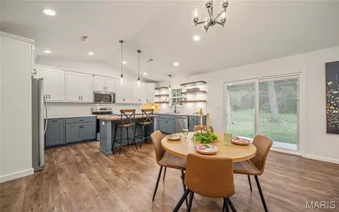 Dining - 622 Scottsvale Dr, Rolla, MO 65401 photo 1 of 2