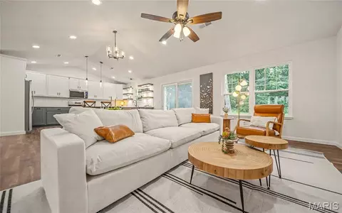 Living - 622 Scottsvale Dr, Rolla, MO 65401 photo 1 of 3