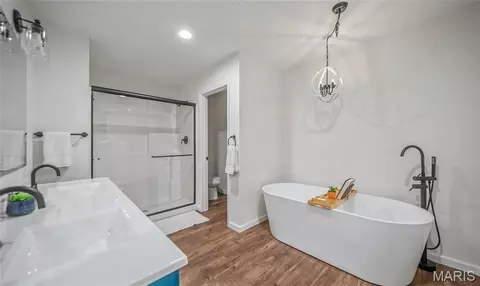 Bath - 622 Scottsvale Dr, Rolla, MO 65401 photo 1 of 6