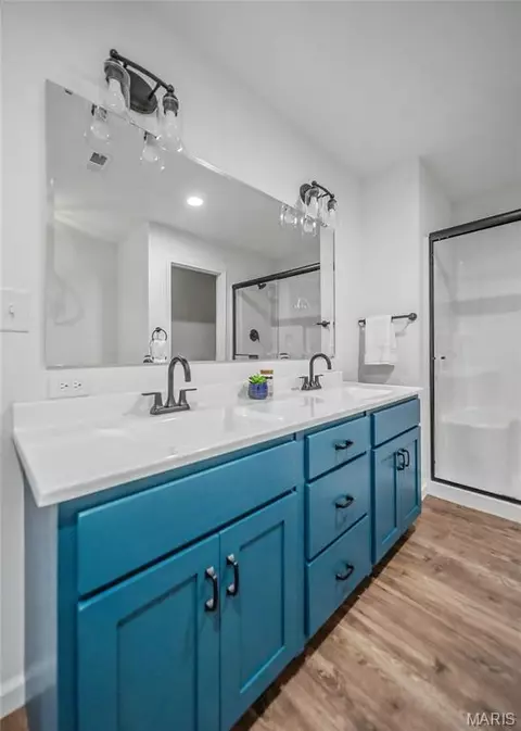 Bath - 622 Scottsvale Dr, Rolla, MO 65401 photo 3 of 6