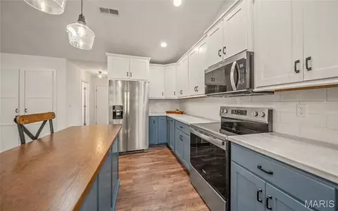Kitchen - 622 Scottsvale Dr, Rolla, MO 65401 photo 3 of 4