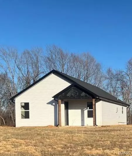 881 Scott St, Scott City, MO 63780