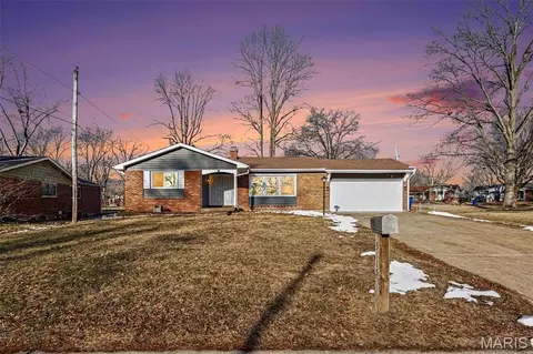 3115 Wellington Dr, Florissant, MO 63033