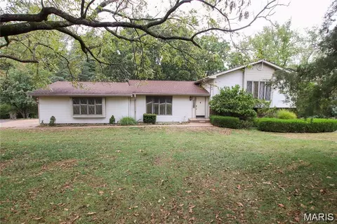 566 Country Ln, Sullivan, MO 63080