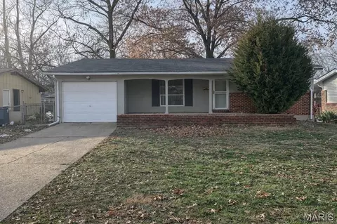 11043 Landseer Dr, Saint Louis, MO 63136