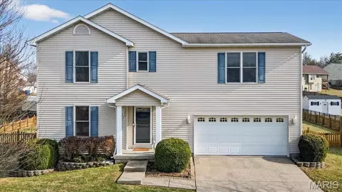 109 Eagles Landing Dr, Belleville, IL 62221