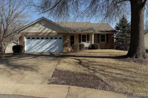 7 Nick Ridge Dr, Washington, MO 63090