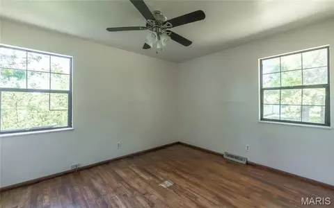 Bedroom - 10975 Barnard Rd, Crocker, MO 65452 photo 2 of 4