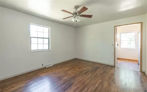 Bedroom - 10975 Barnard Rd, Crocker, MO 65452 photo 3 of 4