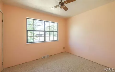 Bedroom - 10975 Barnard Rd, Crocker, MO 65452 photo 1 of 4