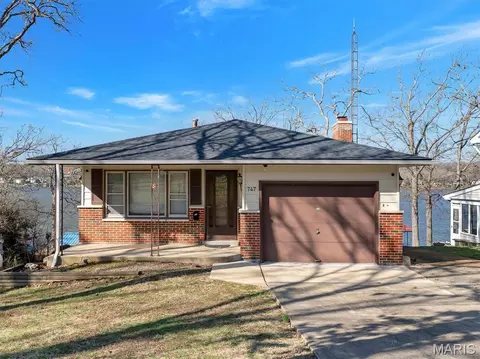 747 Squaw Rd, Cuba, MO 65453