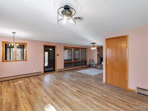 Living - 747 Squaw Rd, Cuba, MO 65453 photo 5 of 6