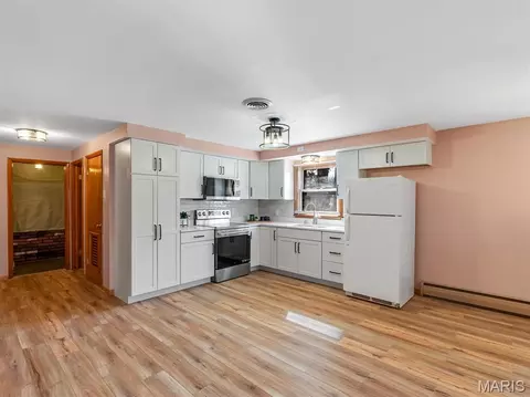 Kitchen - 747 Squaw Rd, Cuba, MO 65453 photo 1 of 3