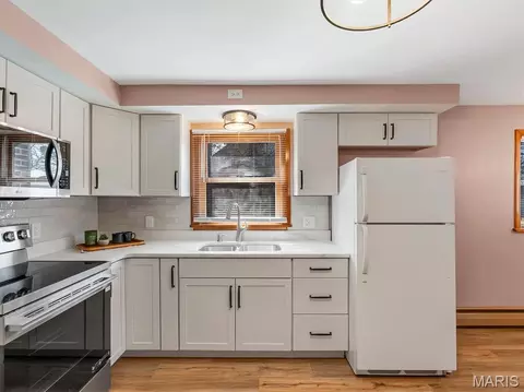 Kitchen - 747 Squaw Rd, Cuba, MO 65453 photo 2 of 3