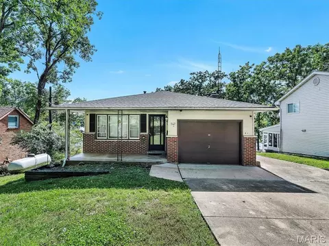 Exterior - 747 Squaw Rd, Cuba, MO 65453 photo 2 of 8