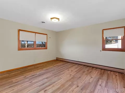 Bedroom - 747 Squaw Rd, Cuba, MO 65453 photo 4 of 6