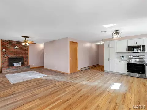 Living - 747 Squaw Rd, Cuba, MO 65453 photo 3 of 6