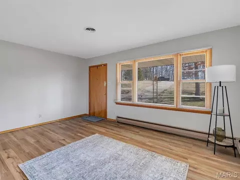 Living - 747 Squaw Rd, Cuba, MO 65453 photo 2 of 6