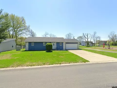 212 Meadow Dr, Troy, IL 62294