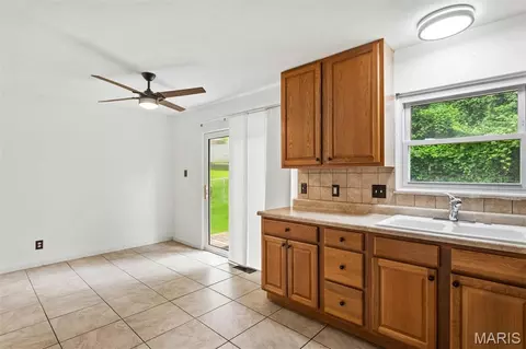Kitchen - 537 Blackberry Path, Arnold, MO 63010 photo 4 of 4