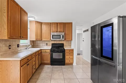 Kitchen - 537 Blackberry Path, Arnold, MO 63010 photo 3 of 4