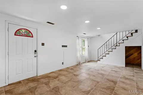 Living - 537 Blackberry Path, Arnold, MO 63010 photo 4 of 6
