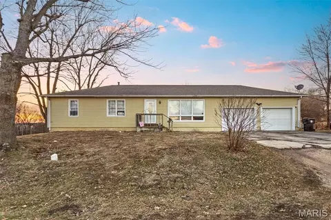 608 Harman St, Pleasant Hill, IL 62366