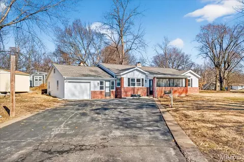 105 N 35th St, Belleville, IL 62226