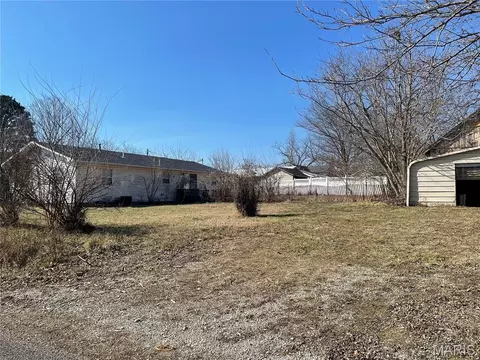 Exterior - 706 E 3rd St, Salem, MO 65560 photo 7 of 8