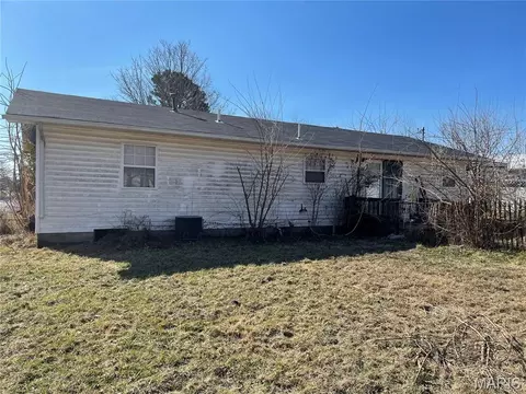 Exterior - 706 E 3rd St, Salem, MO 65560 photo 3 of 8