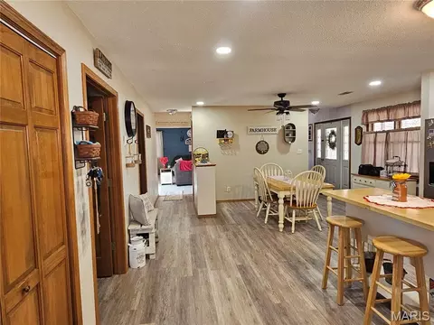 Entry Way - 708 E Walnut St, Steeleville, IL 62288 photo 1 of 2