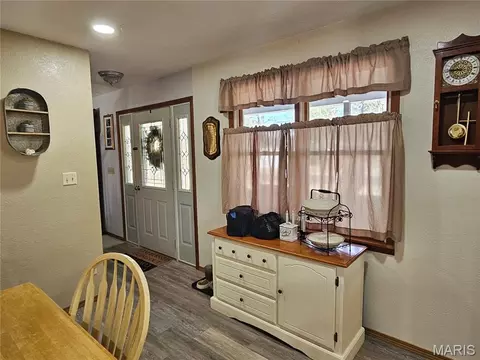 Entry Way - 708 E Walnut St, Steeleville, IL 62288 photo 2 of 2