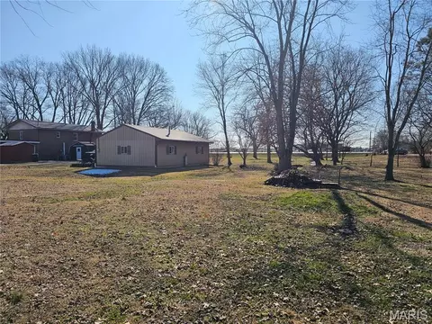 Exterior - 708 E Walnut St, Steeleville, IL 62288 photo 4 of 4