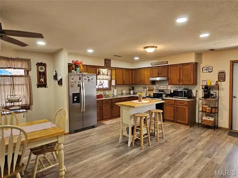 Kitchen - 708 E Walnut St, Steeleville, IL 62288 photo 2 of 2