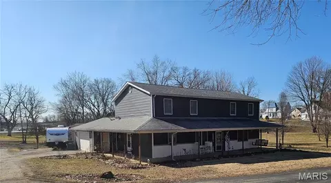 708 E Walnut St, Steeleville, IL 62288