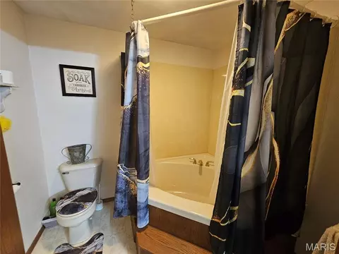 Bath - 708 E Walnut St, Steeleville, IL 62288 photo 4 of 5