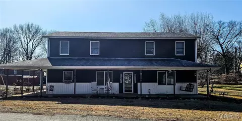 Exterior - 708 E Walnut St, Steeleville, IL 62288 photo 1 of 4