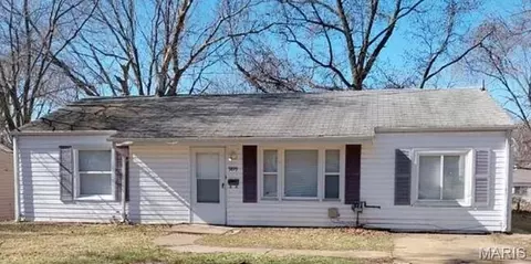 9819 Vickie Pl, Saint Louis, MO 63136